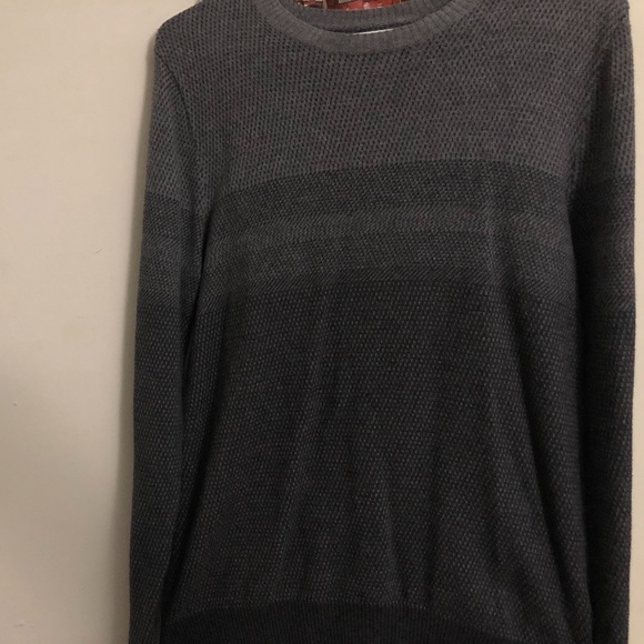 Marc Anthony Sweater - Picture 1 of 3